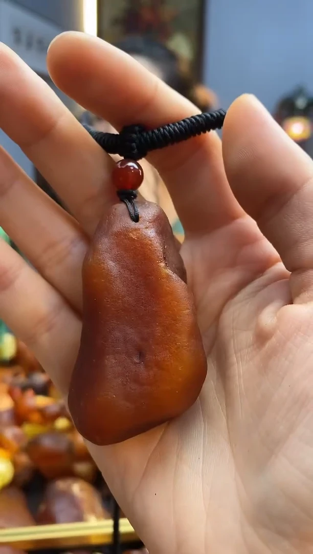未镶嵌颈饰琥珀吊坠