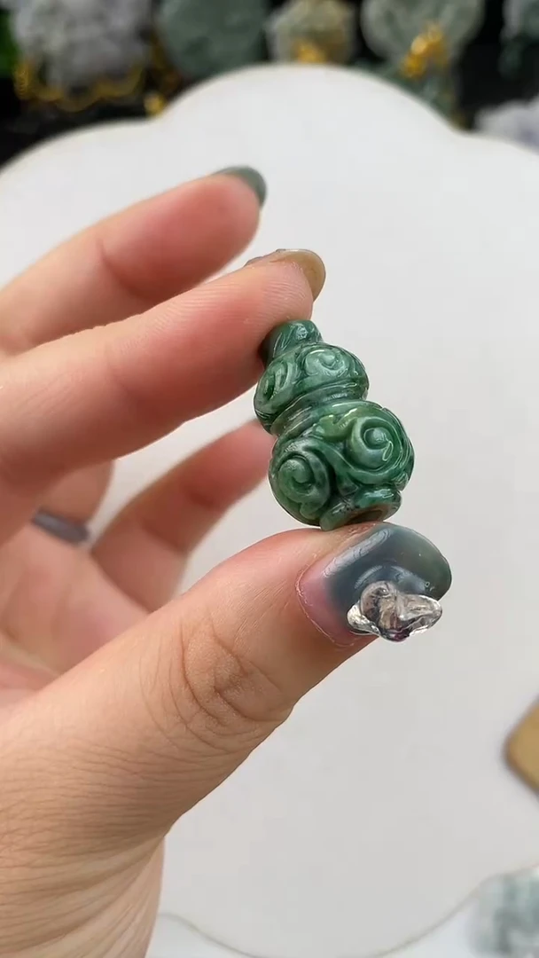 翡翠未镶嵌颈饰珑*定制翡翠