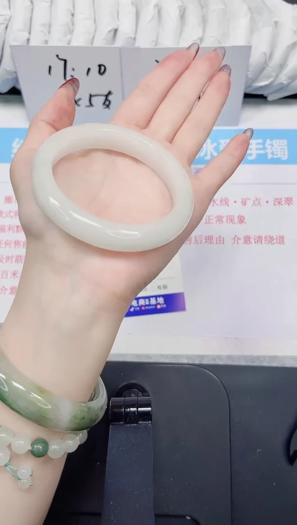 【闪购商品】石英质玉手镯未镶嵌262