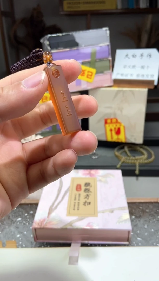 琥珀颈饰未镶嵌金棕珀上上签