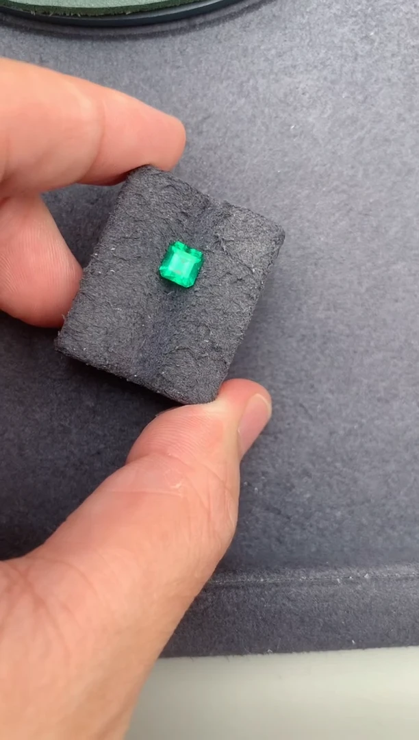 裸石未镶嵌祖母绿79分祖母绿