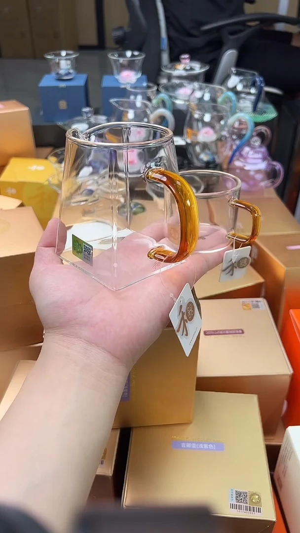 @@禾器晶彩瀚然琥珀+青禾杯琥珀1只
