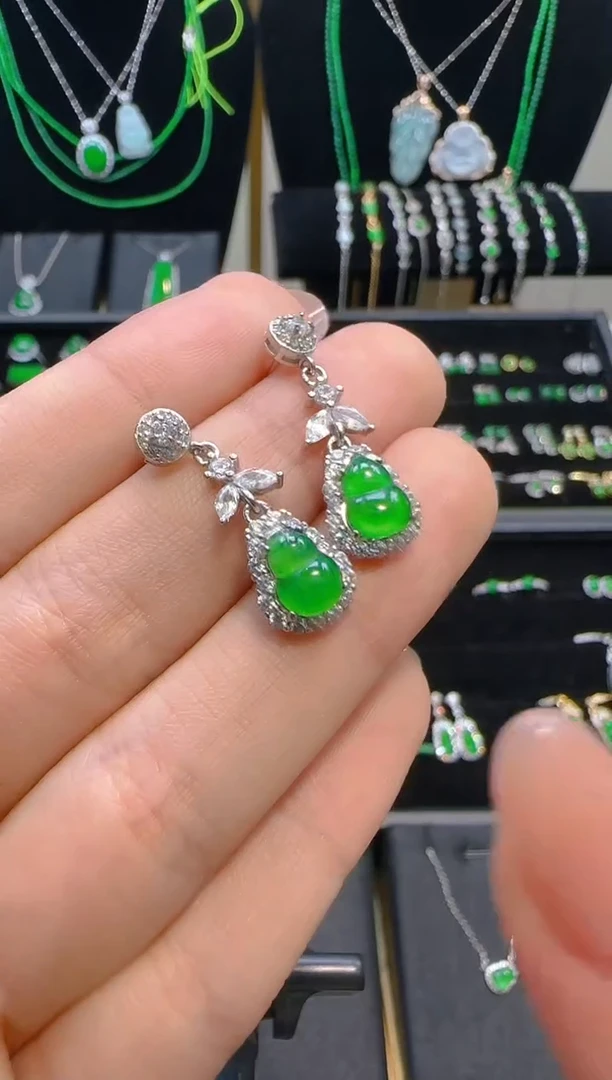颈饰银S925镶嵌翡翠葫芦耳钉