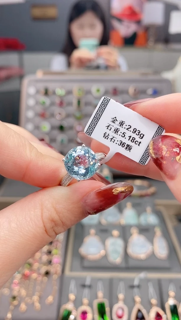 18K金镶嵌戒圈海蓝宝石5.18  配钻