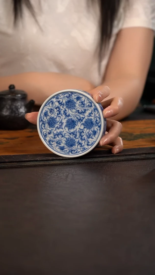 聚澜堂缠枝菊圆饼盖置