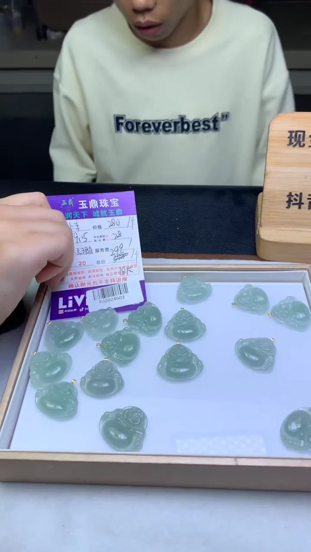 颈饰18K金镶嵌翡翠多样性发其一-F02024603