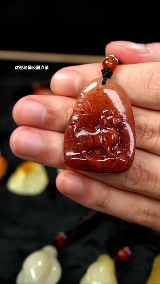 寿山石朱砂小狗挂坠