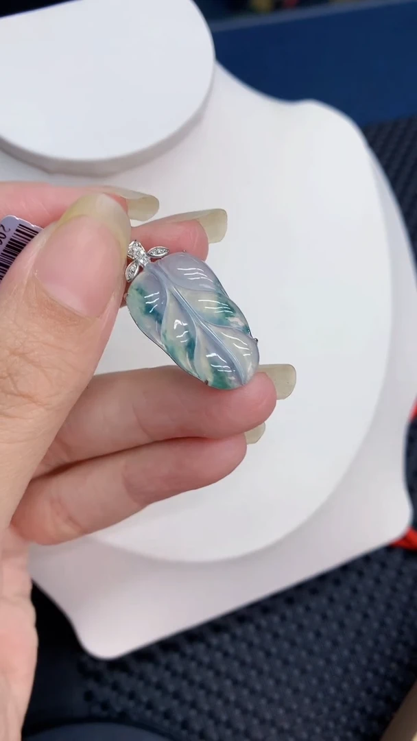 【闪购商品】翡翠颈饰18K金镶嵌            8