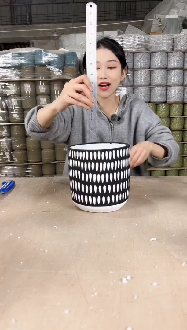 【闪购商品】红陶水泥水滴黑白中号17x17