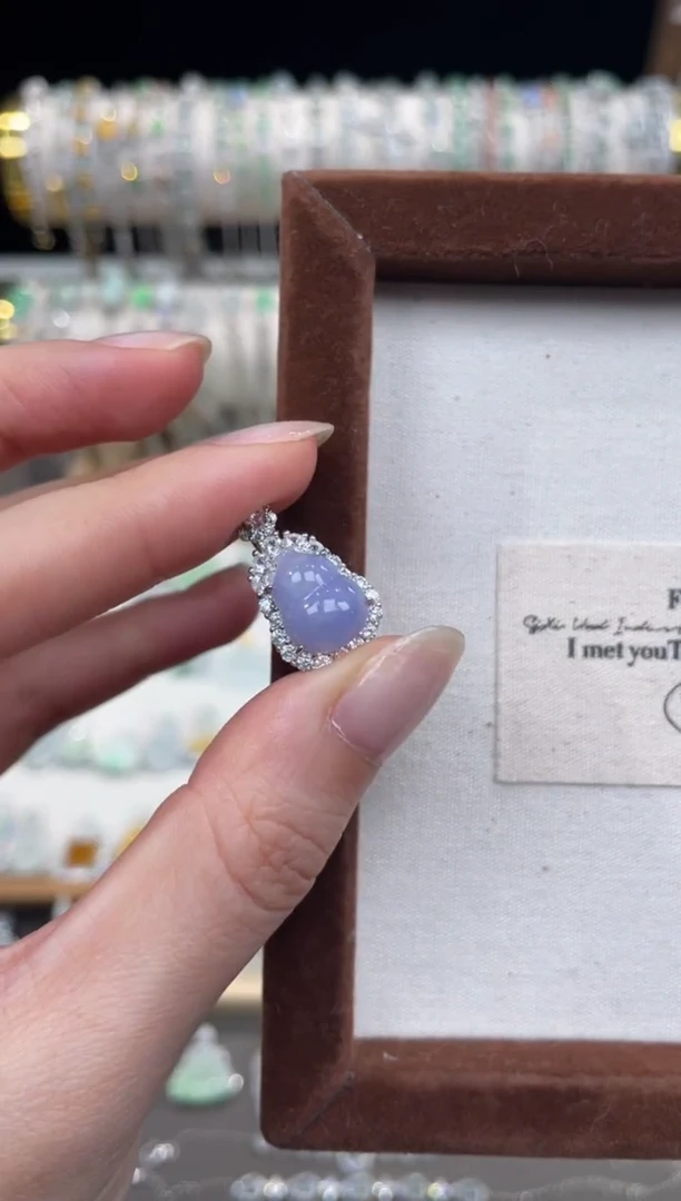 颈饰银S925镶嵌翡翠有棉和根