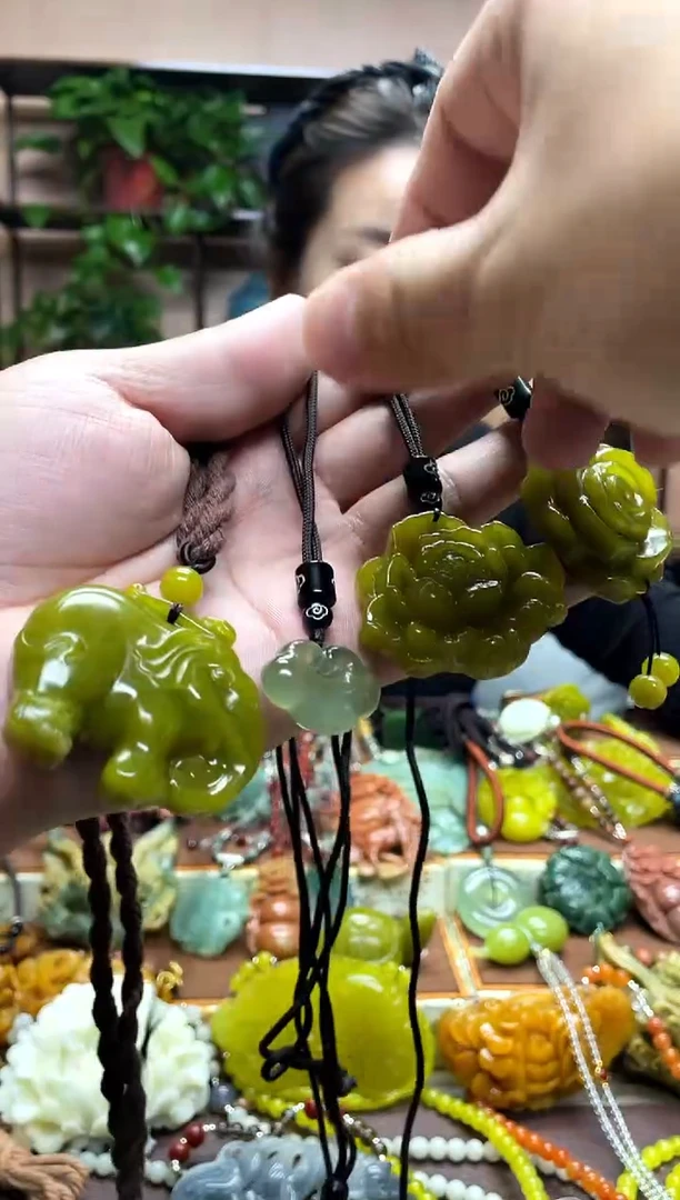 未镶嵌岫玉吊坠·