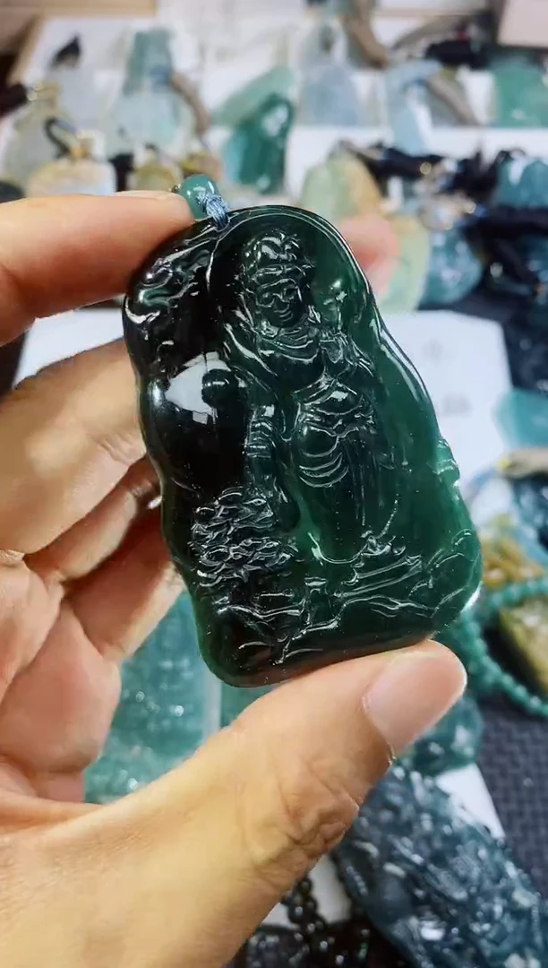 翡翠未镶嵌颈饰