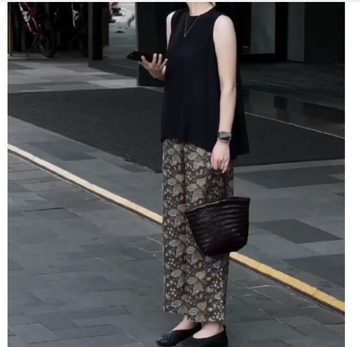 2025夏季新款时尚潮流百搭精品女装乖R22UU