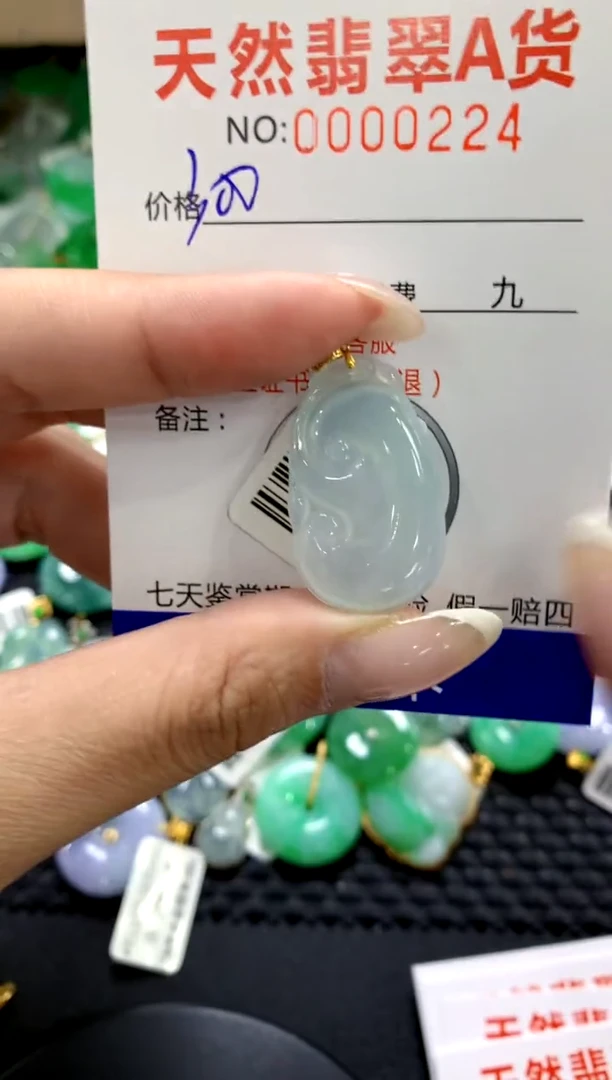 翡翠18K金镶嵌颈饰1111111111111111