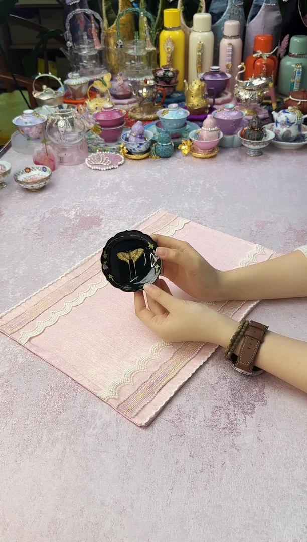 131 雅同集黑底蝴蝶杯托