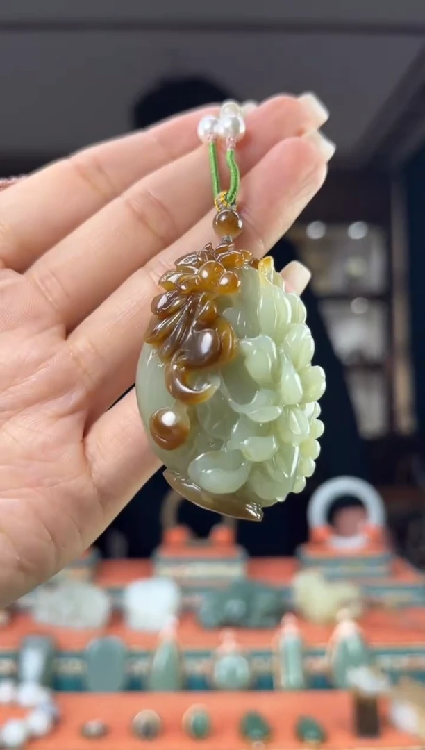 颈饰未镶嵌和田玉佩佩