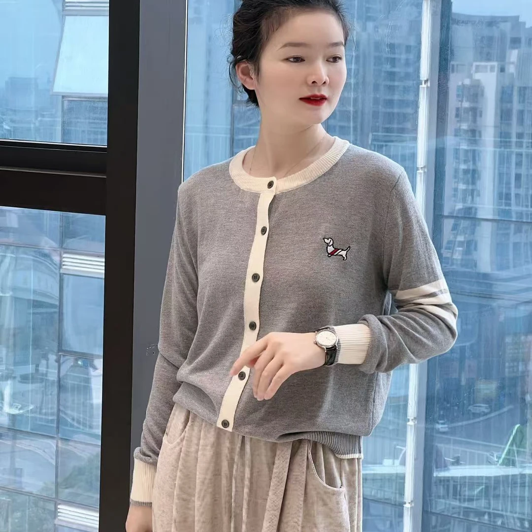 普拉那 646  新款慵懒圆领刺绣排扣毛衣洋气气质长袖休闲百搭上衣