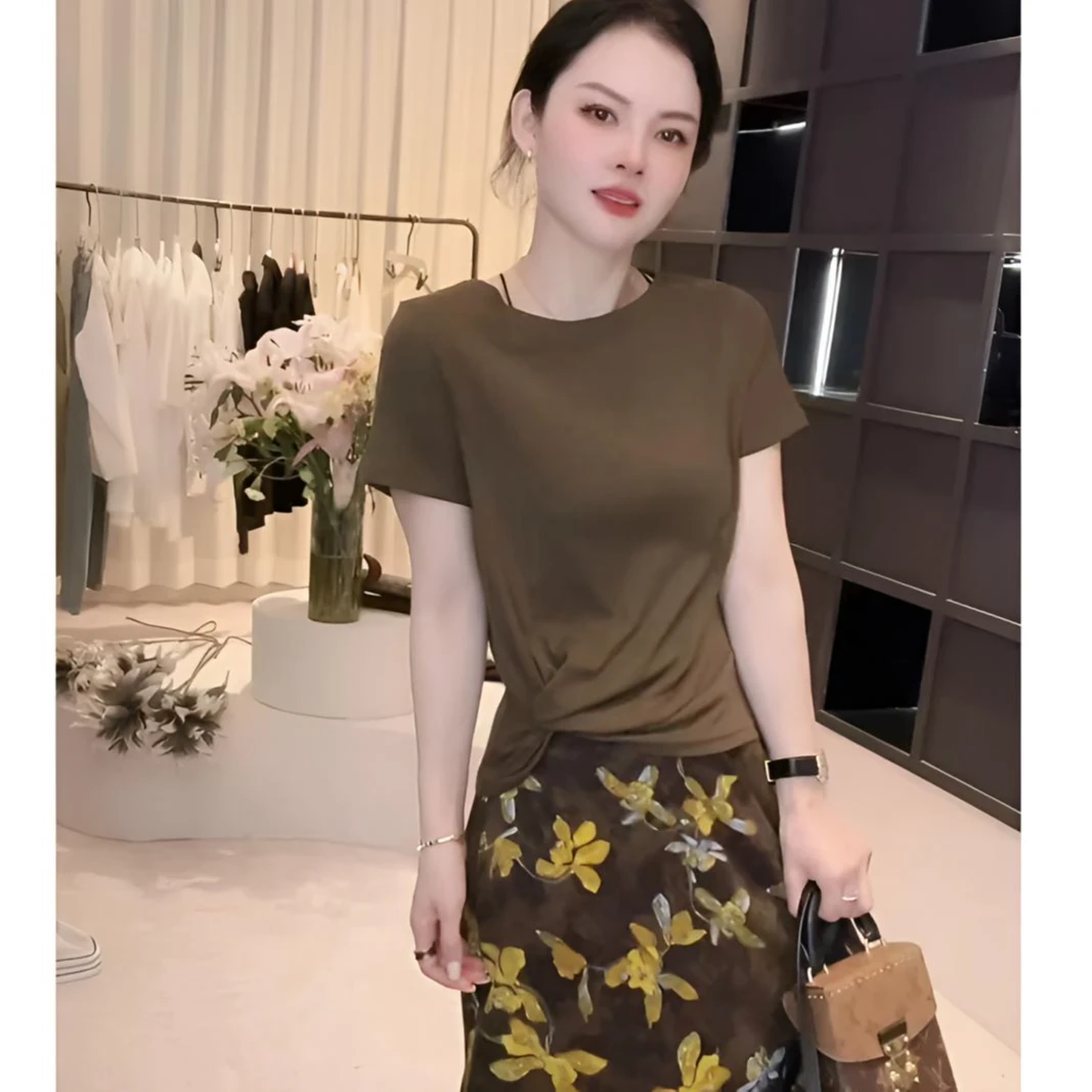 2025夏款一字领气质设计感洋气时尚百搭开叉短袖显瘦上衣女