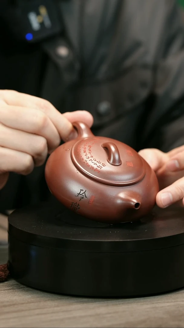 茶壶紫砂三**光H2357李传荣刻绘乳瓢