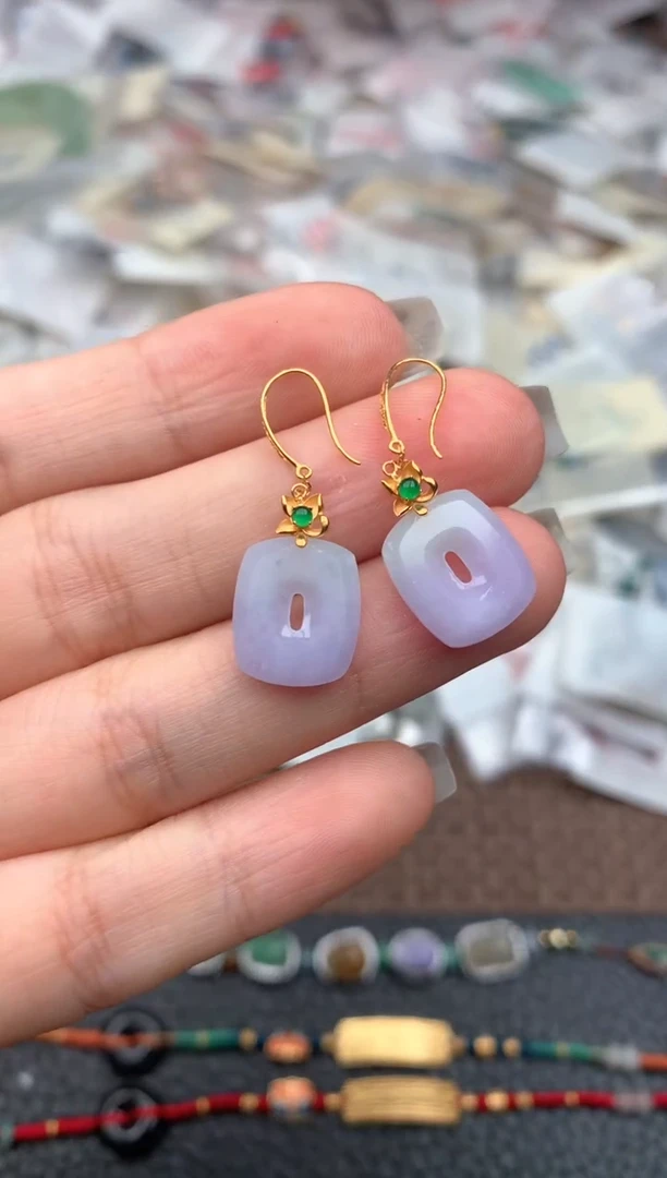 18K金镶嵌挂件翡翠一