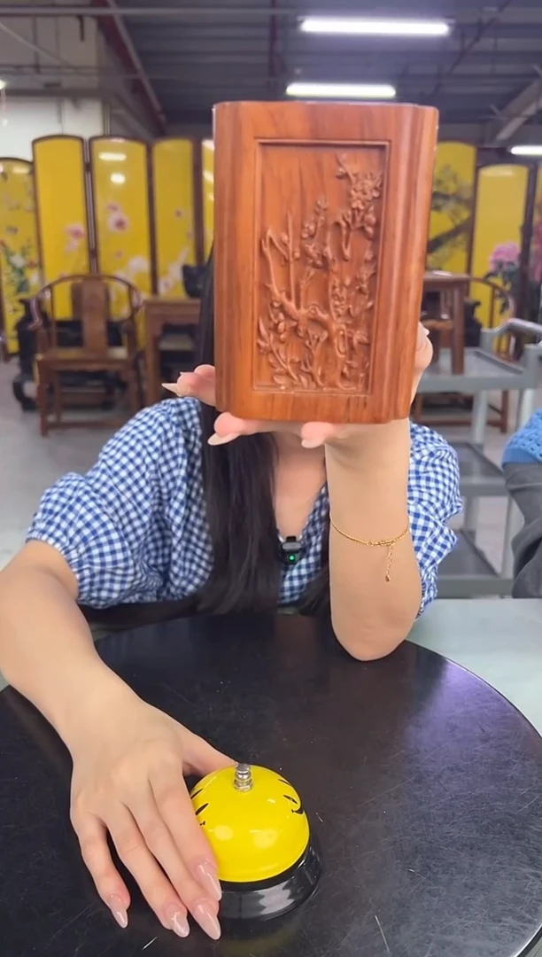 木狼*DZ26C-MKP8--四季花卉笔筒（拍）