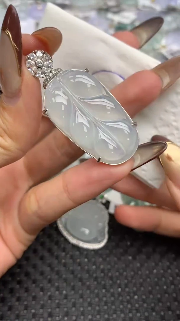 颈饰银S925镶嵌翡翠   天然翡翠A货  百元以上9米证书费自理