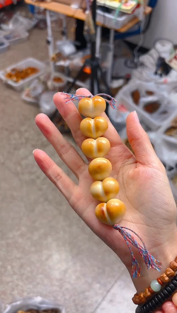 吊坠菩提根/象牙果光面屁桃棒棒糖