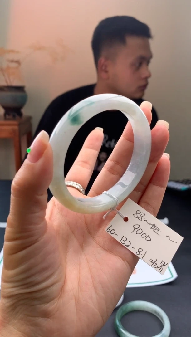 未镶嵌手镯翡翠用****达翡翠手镯 下单联系小耳机