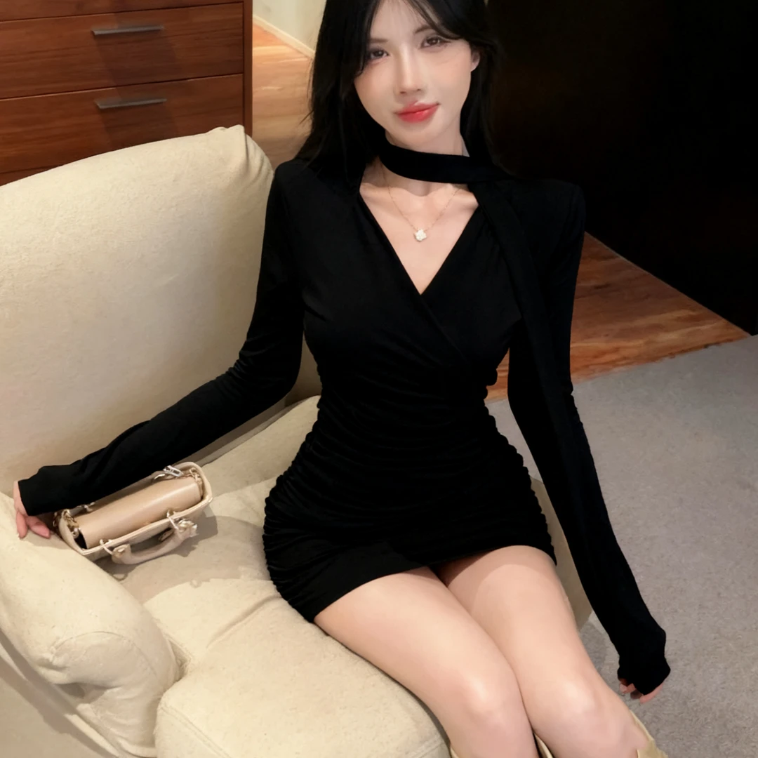 纯欲气质飘带V领连衣裙女秋冬辣妹性感褶皱收腰黑色打底包臀裙子