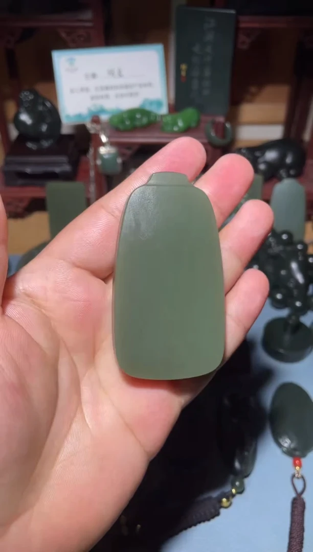 颈饰未镶嵌和田玉（青玉）1