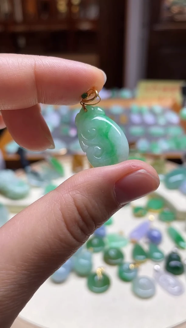 【闪购商品】翡翠颈饰18K金镶嵌如意