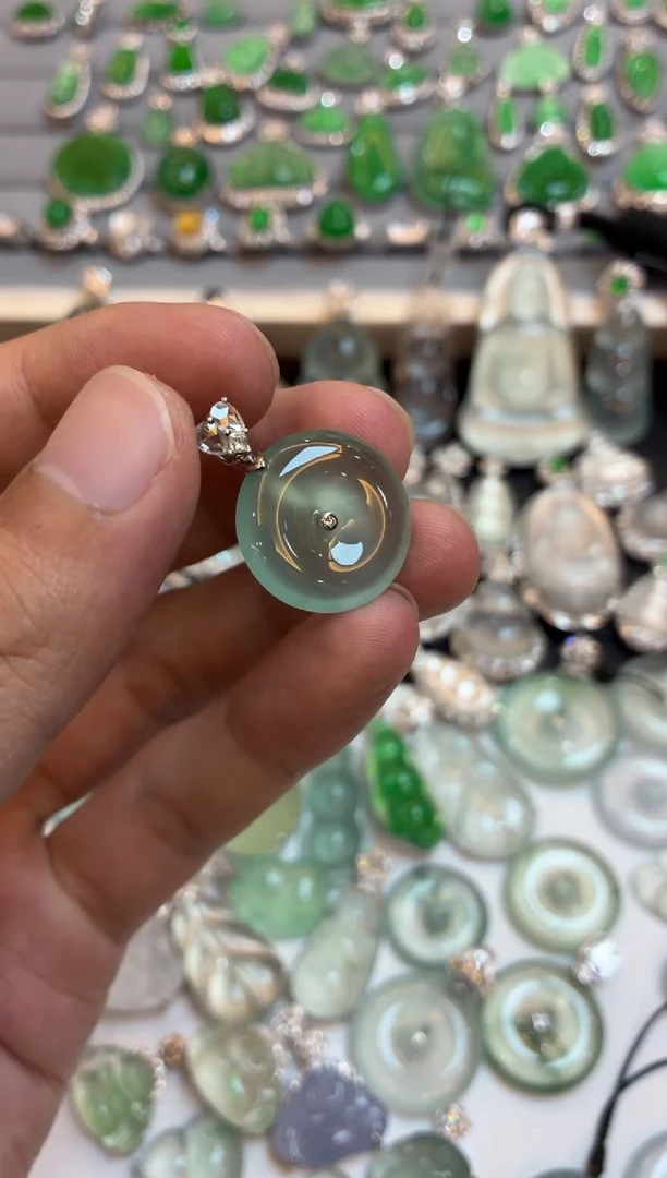 吊坠(不含链)18K金镶嵌翡翠扣子