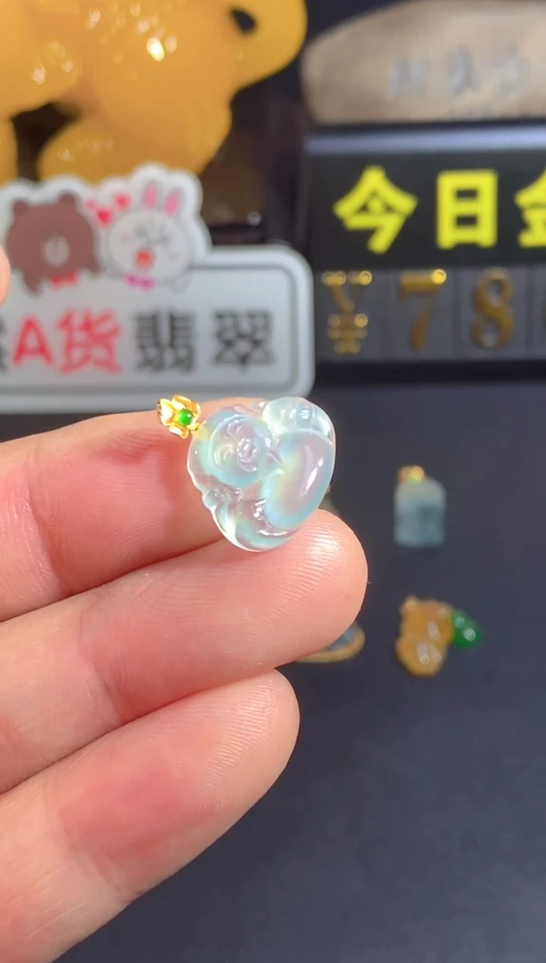 颈饰18K金镶嵌翡翠