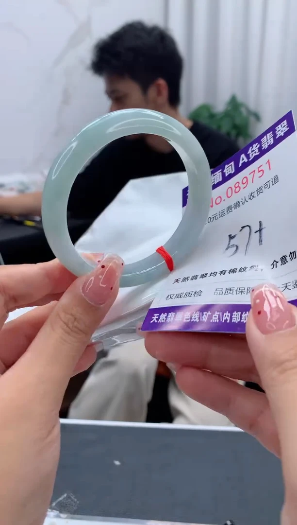 未镶嵌手镯翡翠有纹，完美者勿拍