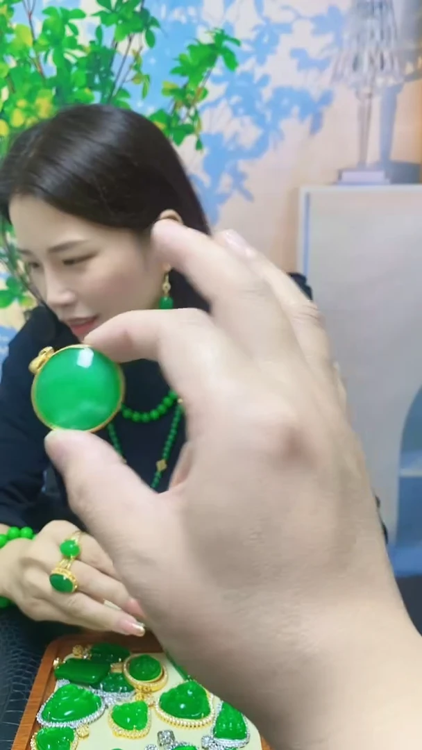 【闪购商品】翡翠吊坠(赠链)14K金镶嵌翡翠吊坠