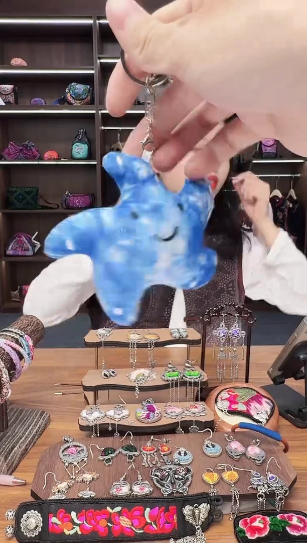 织绣93蒙阿苏苗绣传承店