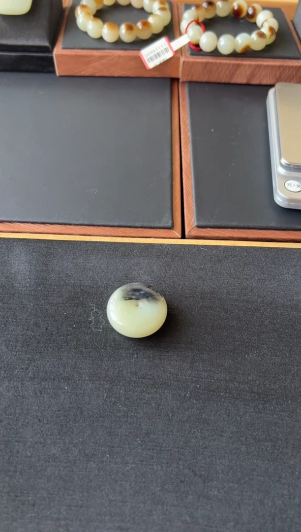 【闪购商品】和田玉吊坠(赠链)未镶嵌若羌微色差