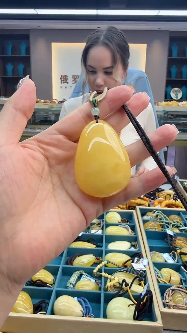 琥珀颈饰未镶嵌62秒拍号 假一罚三