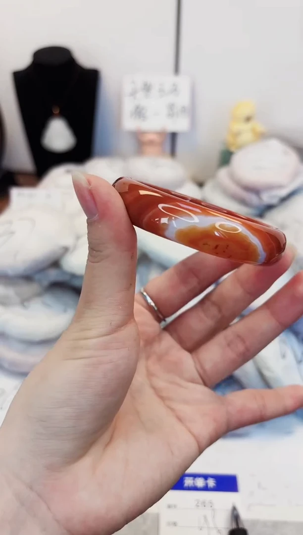 【闪购商品】石英质玉手镯未镶嵌265玛瑙56圈口