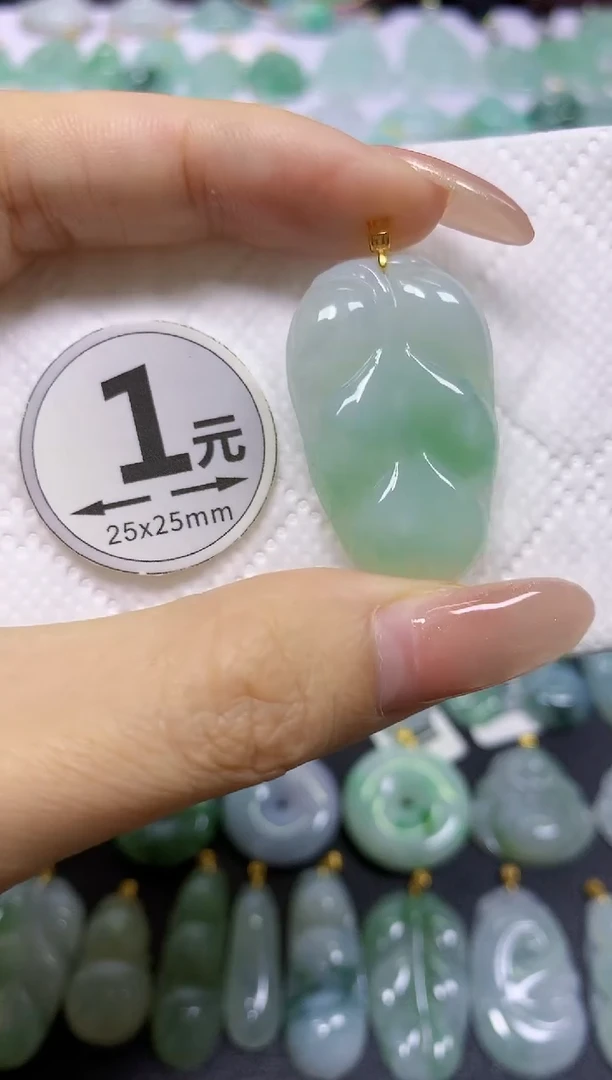 颈饰18K金镶嵌翡翠天然翡翠A货