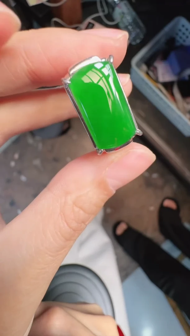 未镶嵌定制翡翠A货有轻微色差属于正常现象，戒指1