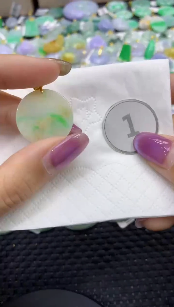 颈饰未镶嵌翡翠天然缅甸翡翠A货