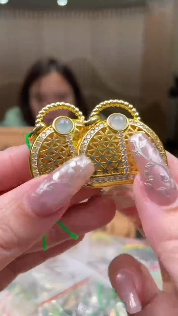 【闪购商品】翡翠颈饰未镶嵌多样性发货 (只发一件) *A17