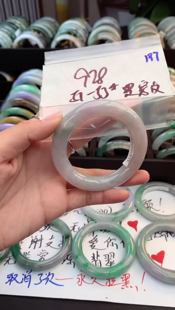 未镶嵌定制翡翠毛货需精细抛光+多人