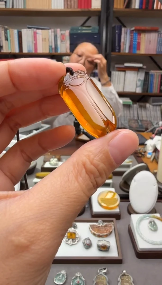 未镶嵌颈饰琥珀一鸣惊人吊坠