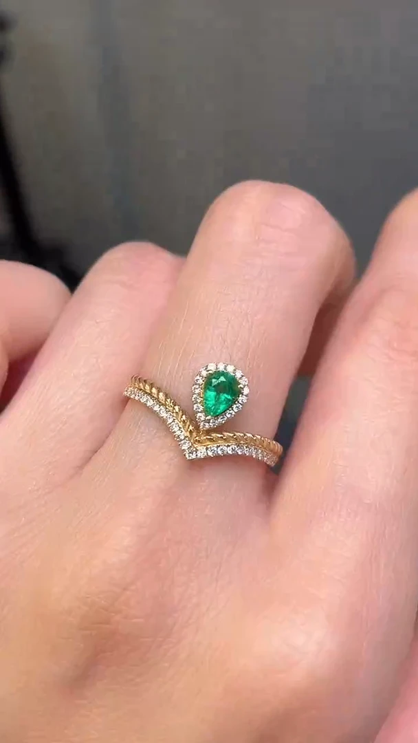 18K金镶嵌戒指祖母绿主石：0.27ct