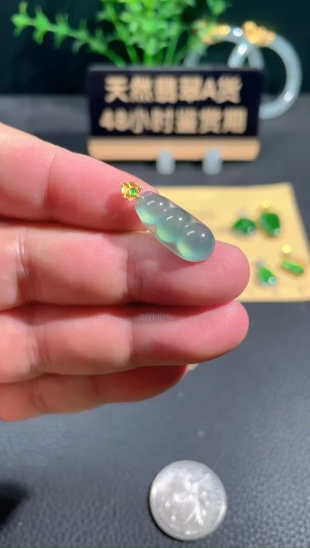 翡翠18K金镶嵌颈饰翡翠