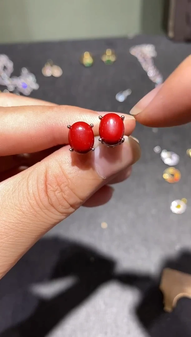 无925银海里红耳钉