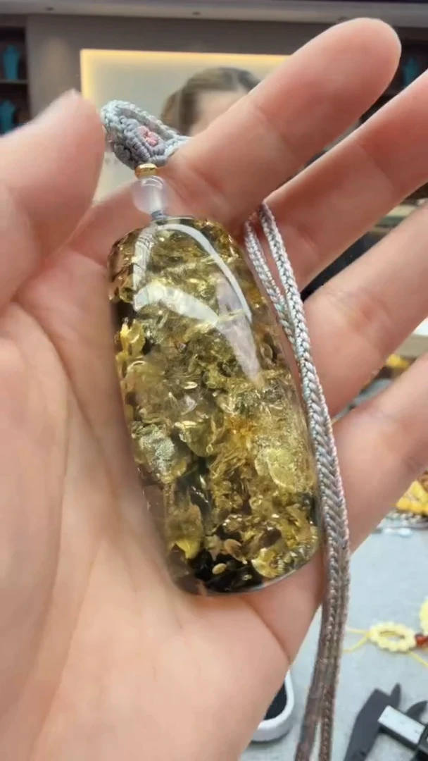 未镶嵌颈饰琥珀180秒拍号