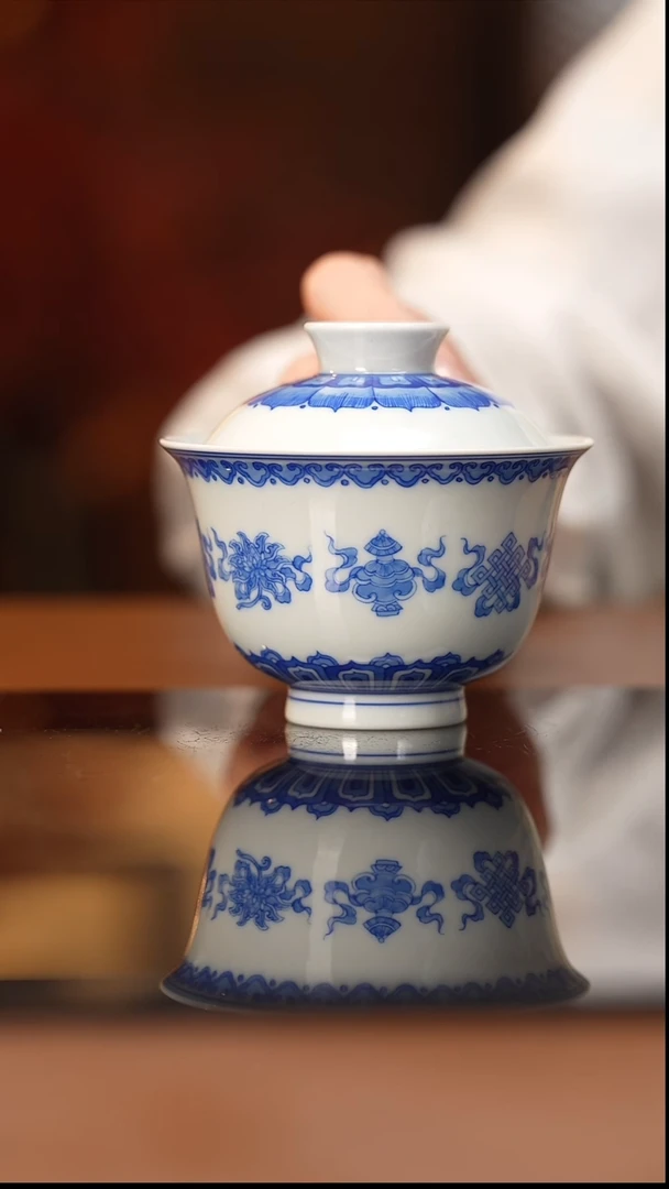 杯看山柴窑青花八宝